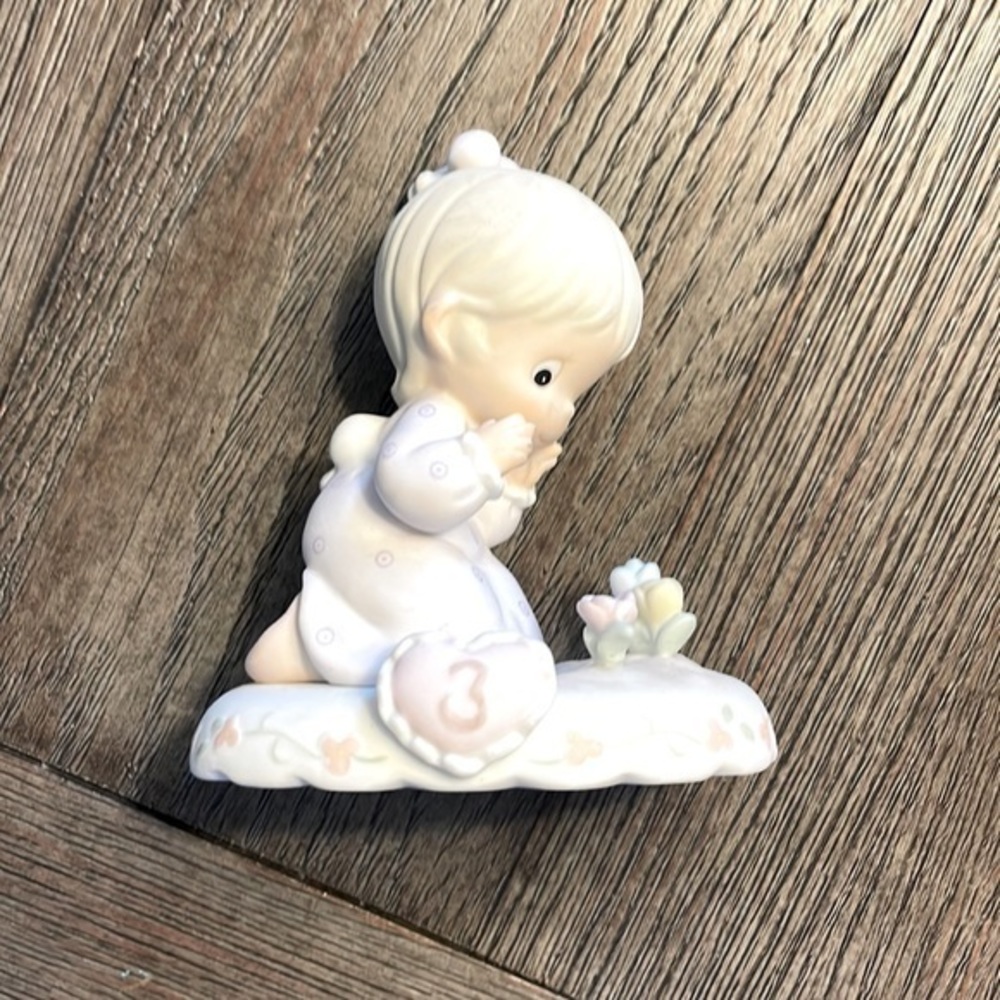 Precious‎ moments birthday 3 figure